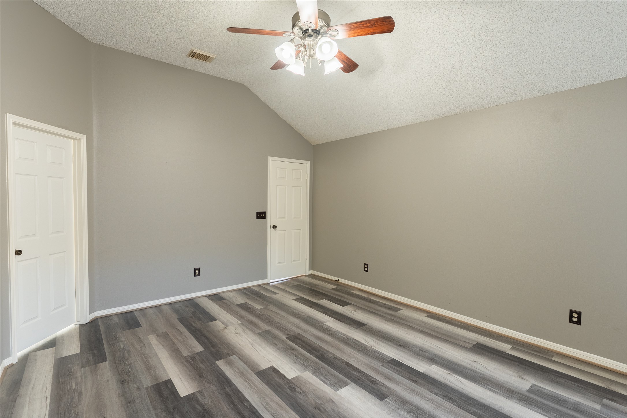 4007 Spring Forest Drive Pearland, TX 77584 - Photo 17 of 39 a view of room with window and ceiling fan