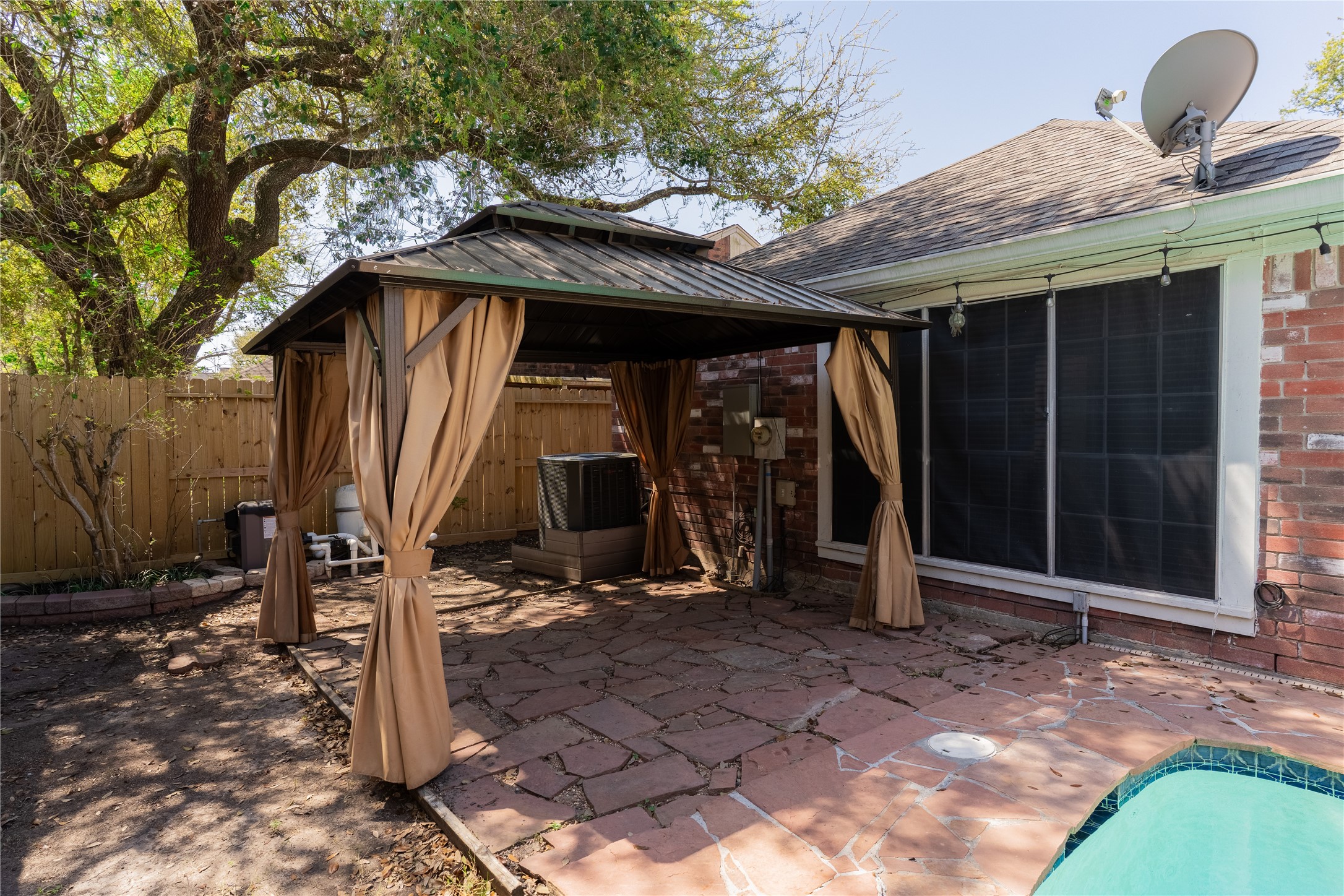 4007 Spring Forest Drive Pearland, TX 77584 - Photo 29 of 39 a view of outdoor space and porch
