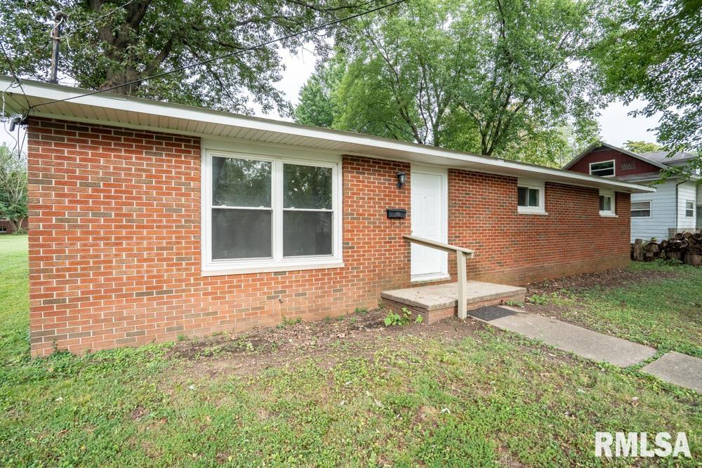 603 South Maple Street West Frankfort, IL 62896 - Photo 1 of 23