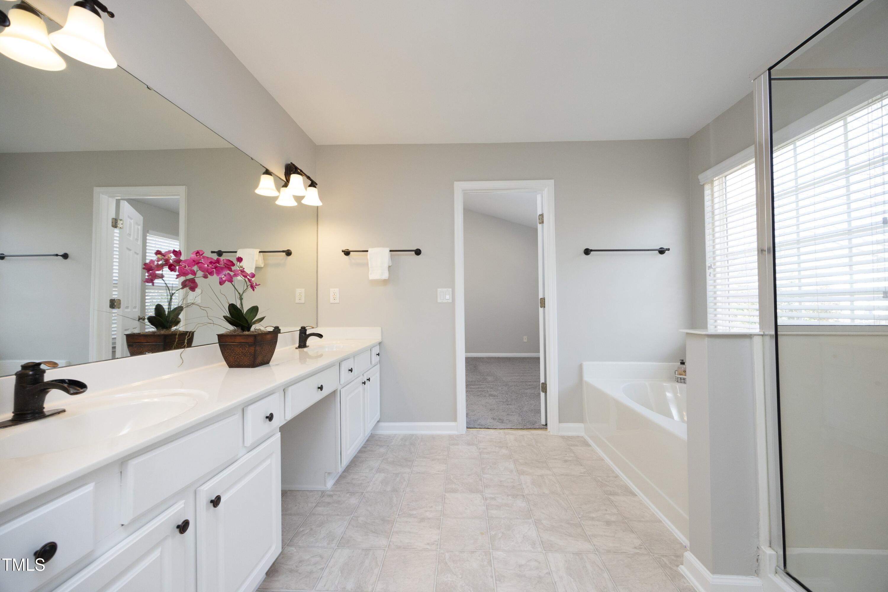 1525 Nealstone Way Raleigh, NC 27614 - Photo 26 of 47 Primary Bath