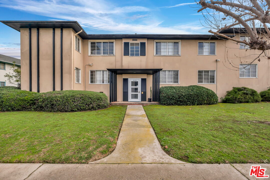 4086 Abourne Road, Unit A Los Angeles, CA 90008 - Photo 34 of 36 a front view of a house with garden