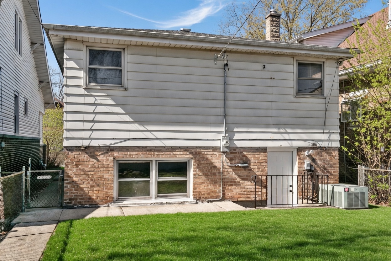 5445 South 73rd Avenue Summit, IL 60501 - Photo 3 of 21