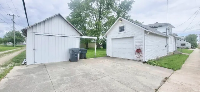 $119,900 | 146 West Washington Street, Parker City, IN 47368