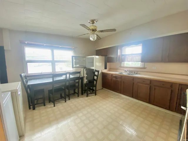 $119,900 | 146 West Washington Street, Parker City, IN 47368