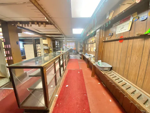 $119,900 | 146 West Washington Street, Parker City, IN 47368