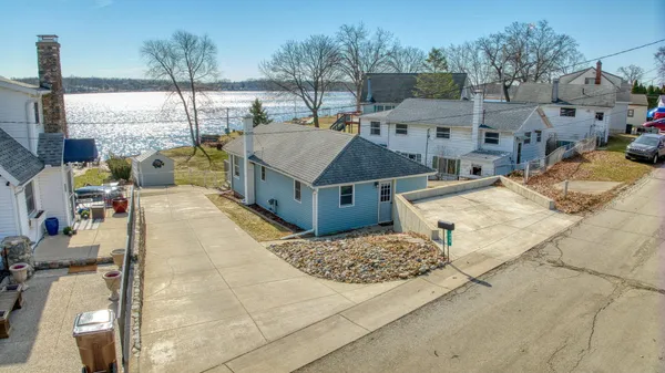 $289,900 | 298 Ackerson Lake Drive, Jackson, MI 49201