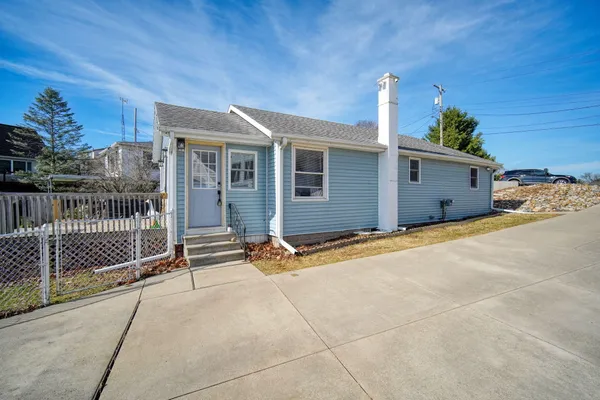 $289,900 | 298 Ackerson Lake Drive, Jackson, MI 49201