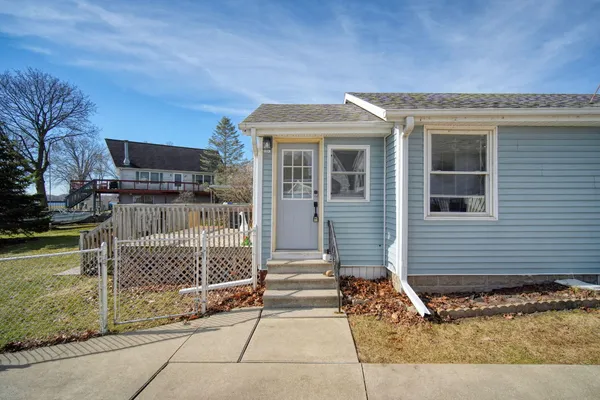 $289,900 | 298 Ackerson Lake Drive, Jackson, MI 49201