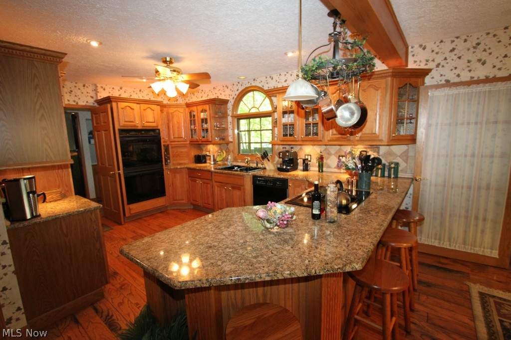 12394 Woodin Road Chardon, OH 44024 - Photo 13 of 25 BREAKFAST BAR