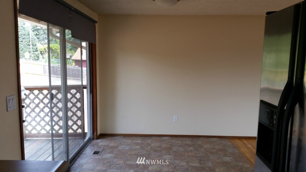 16611 116th Place Southeast Renton, WA 98058 - Photo 3 of 13 Gallery Image 3