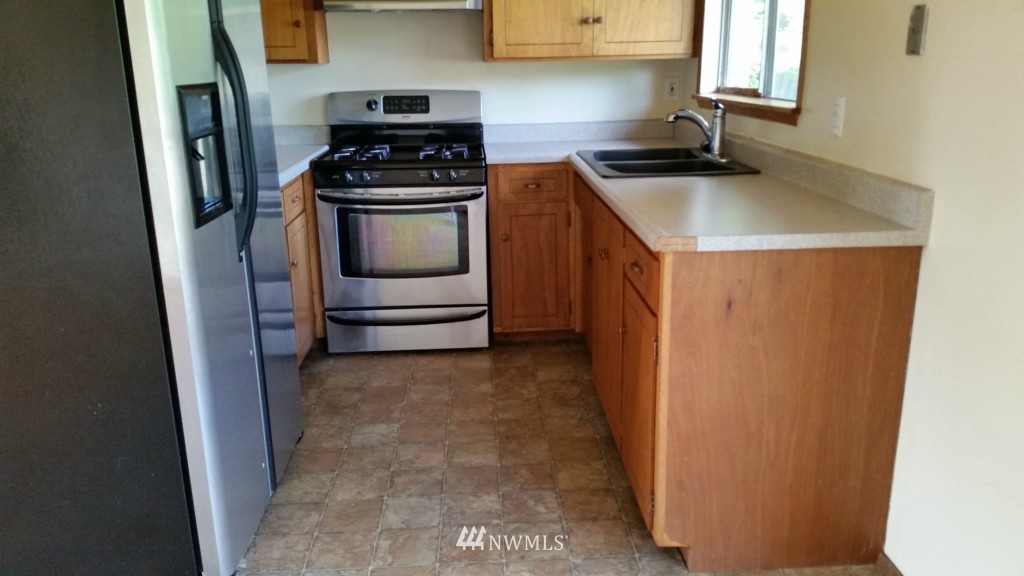16611 116th Place Southeast Renton, WA 98058 - Photo 4 of 13 Gallery Image 4