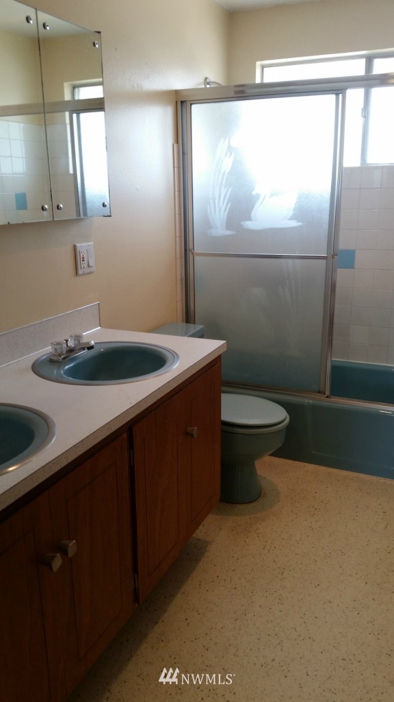 16611 116th Place Southeast Renton, WA 98058 - Photo 6 of 13 Gallery Image 6