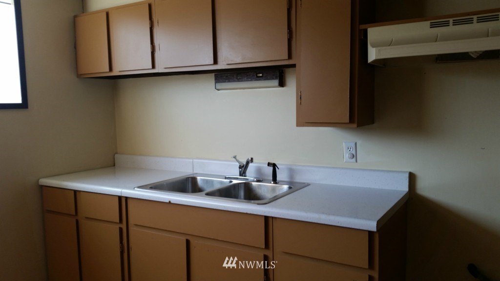 16611 116th Place Southeast Renton, WA 98058 - Photo 9 of 13 Gallery Image 9