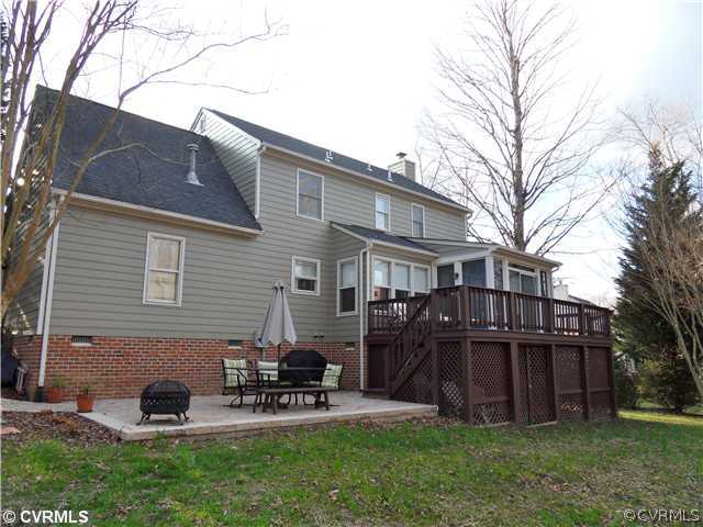 5425 Standing Oak Road Midlothian, VA 23112 - Photo 16 of 18 a backyard of a house with table and chairs