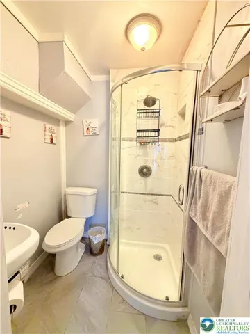 a bathroom with a toilet and a shower