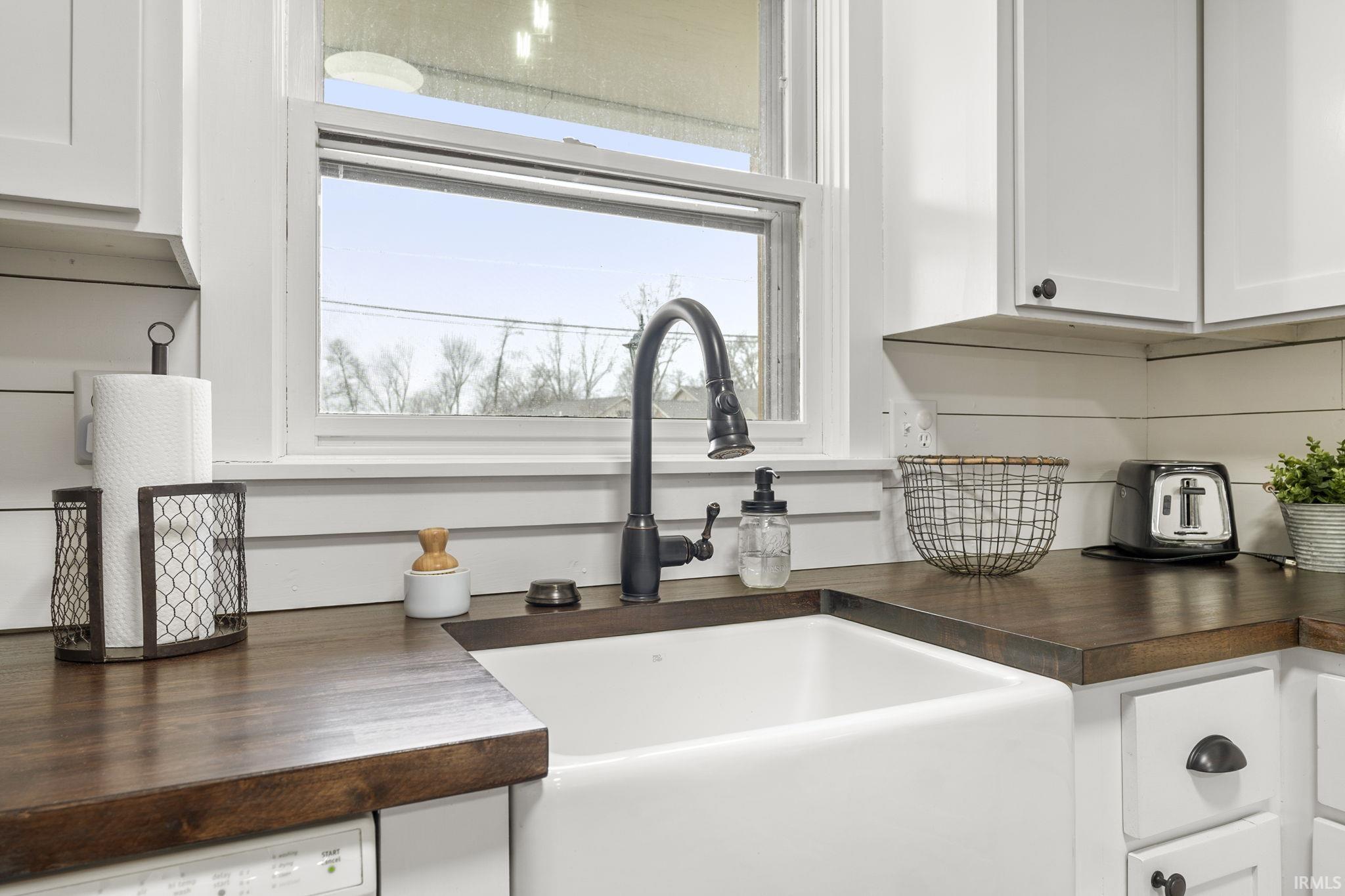 926 Seminary Street Roanoke, IN 46783 - Photo 5 of 36