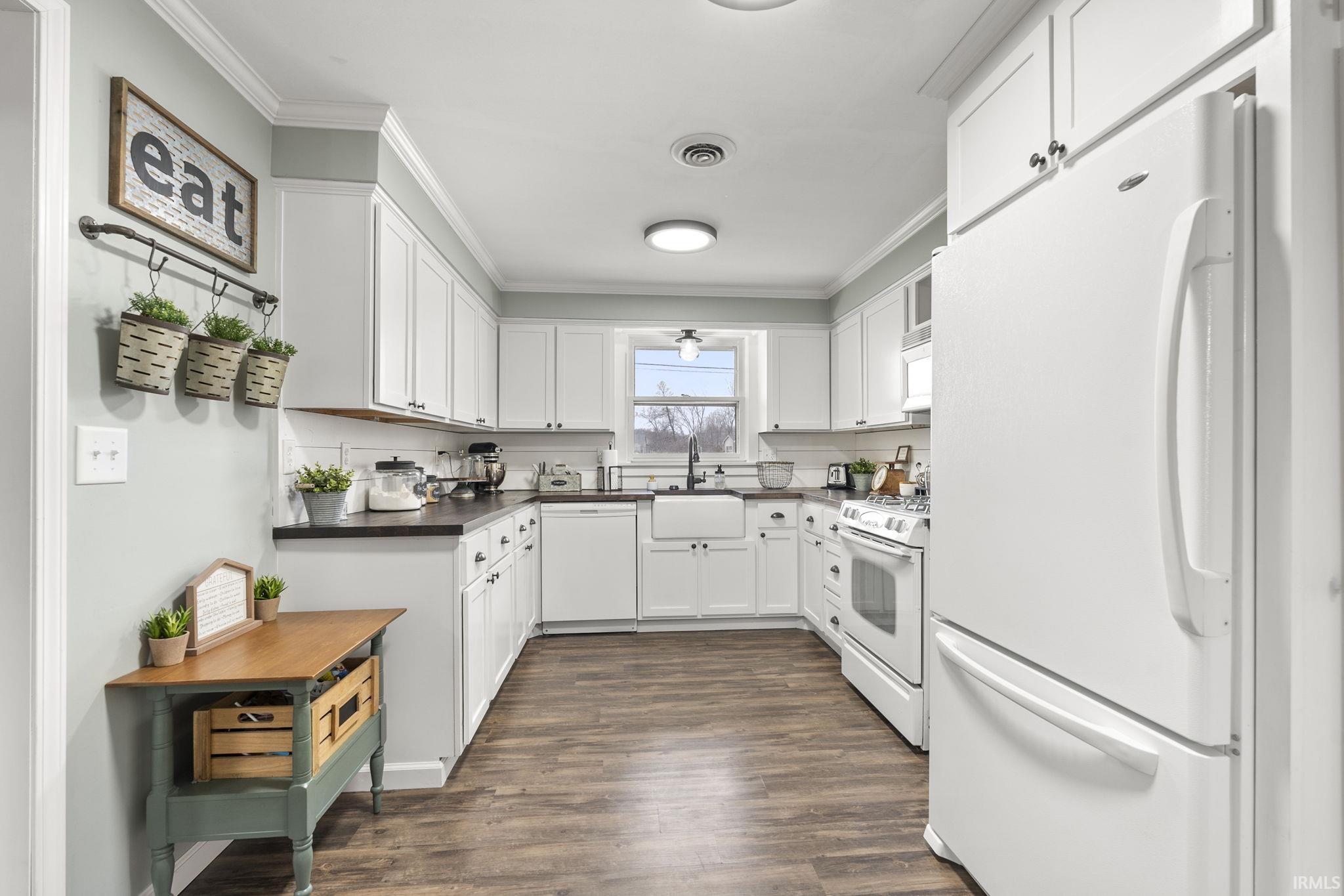 926 Seminary Street Roanoke, IN 46783 - Photo 8 of 36