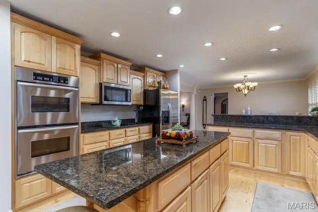 $599,900 | 216 Coach Road, Lebanon, MO 65536