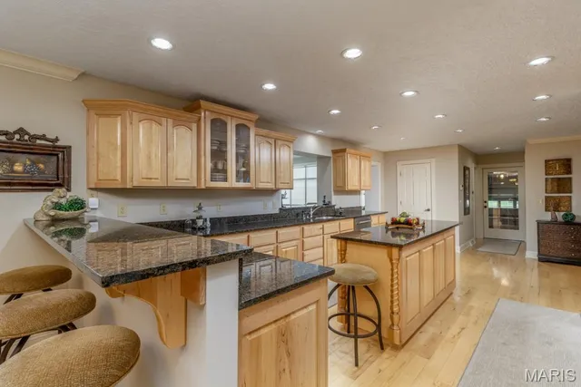 $599,900 | 216 Coach Road, Lebanon, MO 65536