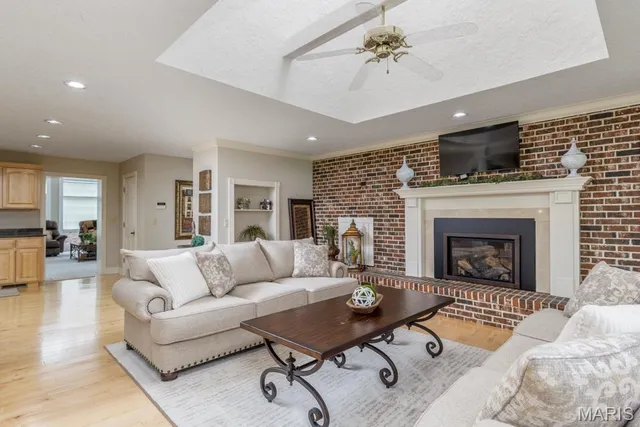 $599,900 | 216 Coach Road, Lebanon, MO 65536