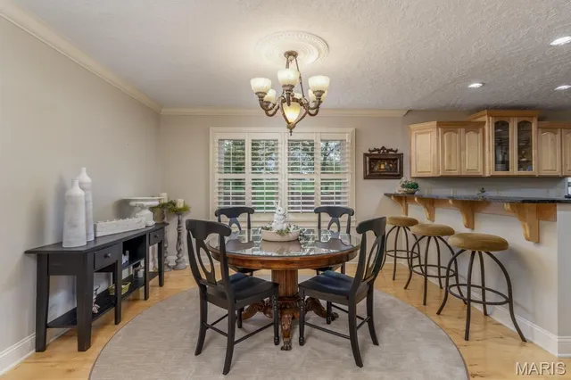 $599,900 | 216 Coach Road, Lebanon, MO 65536