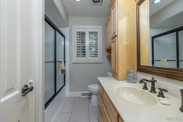 $599,900 | 216 Coach Road, Lebanon, MO 65536