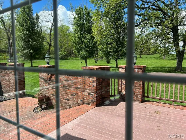 $599,900 | 216 Coach Road, Lebanon, MO 65536