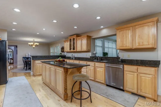 $599,900 | 216 Coach Road, Lebanon, MO 65536