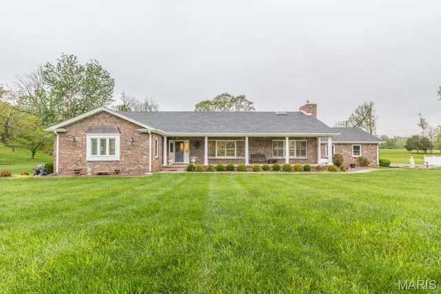 $599,900 | 216 Coach Road, Lebanon, MO 65536