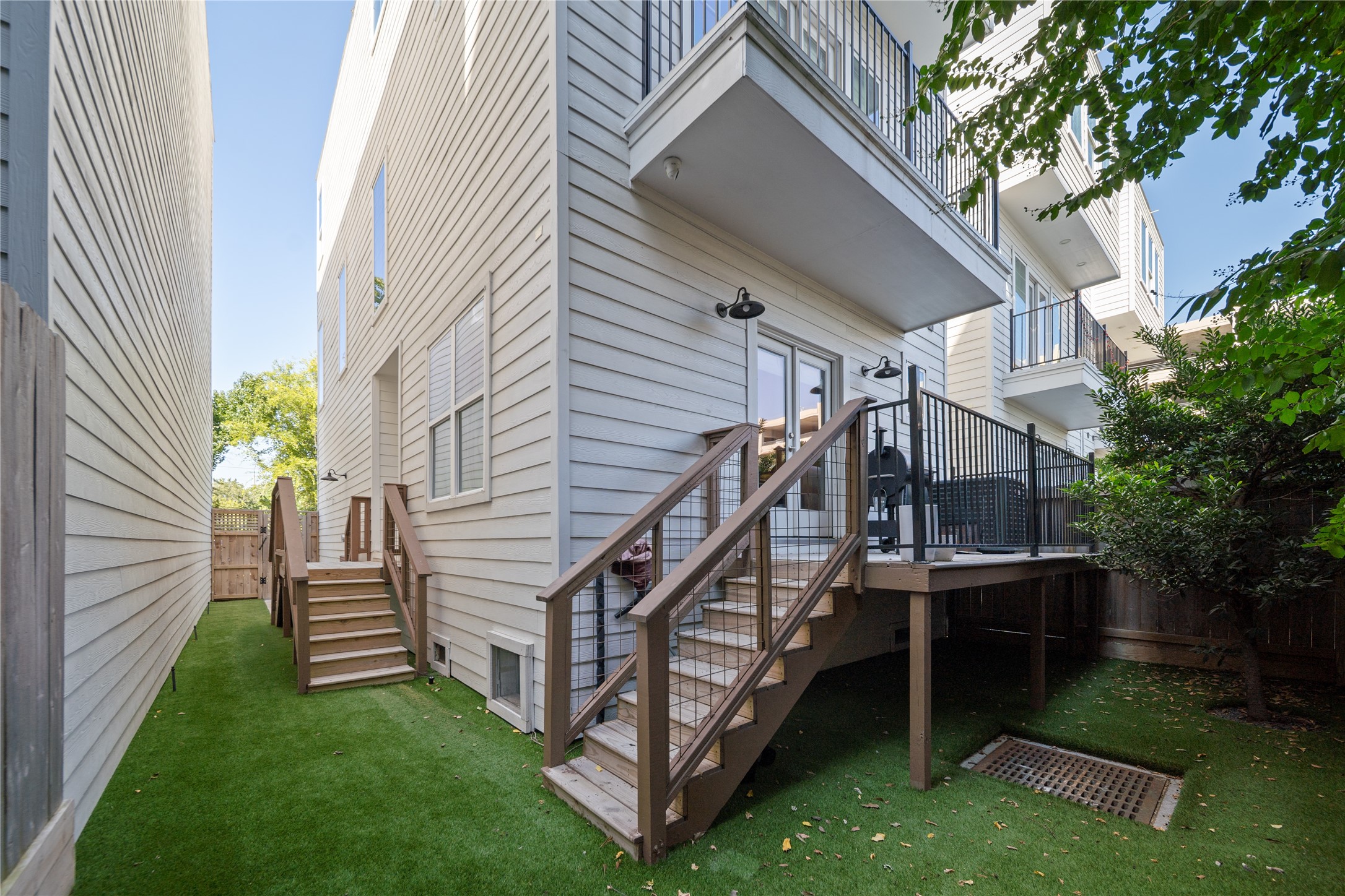 2532 Ohsfeldt Street Houston, TX 77008 - Photo 2 of 24