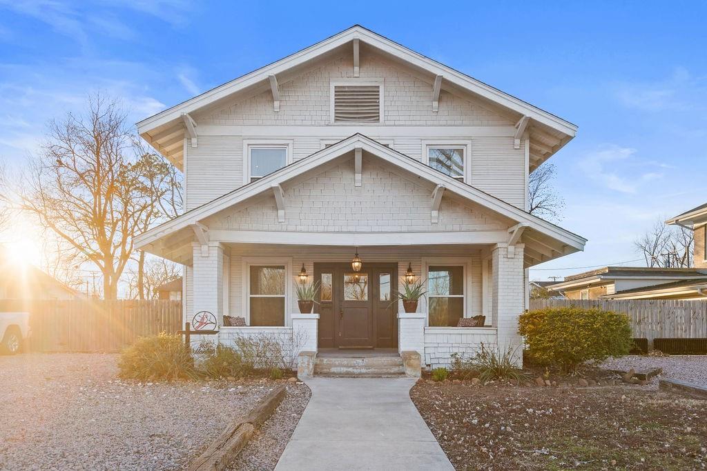 915 North Center Street Bonham, TX 75418 - Photo 1 of 30