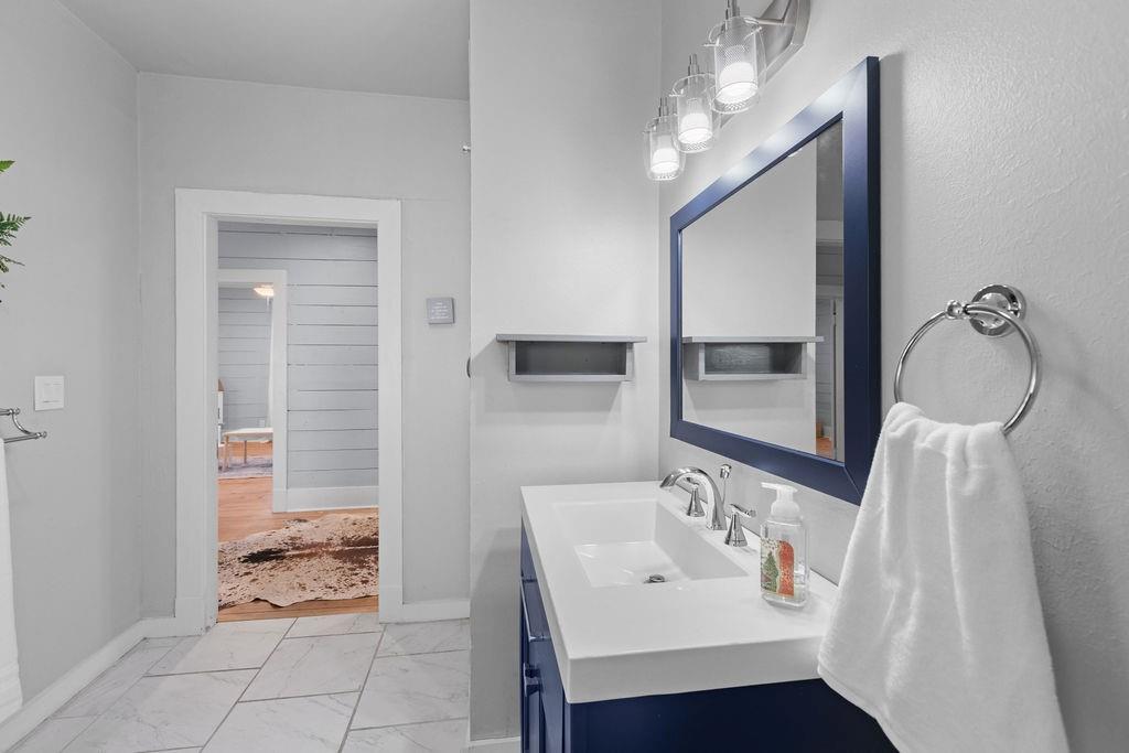 915 North Center Street Bonham, TX 75418 - Photo 18 of 30