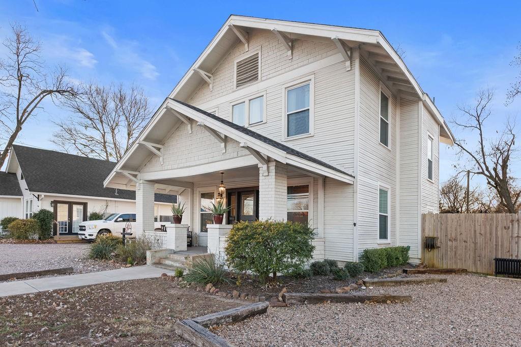 915 North Center Street Bonham, TX 75418 - Photo 2 of 30