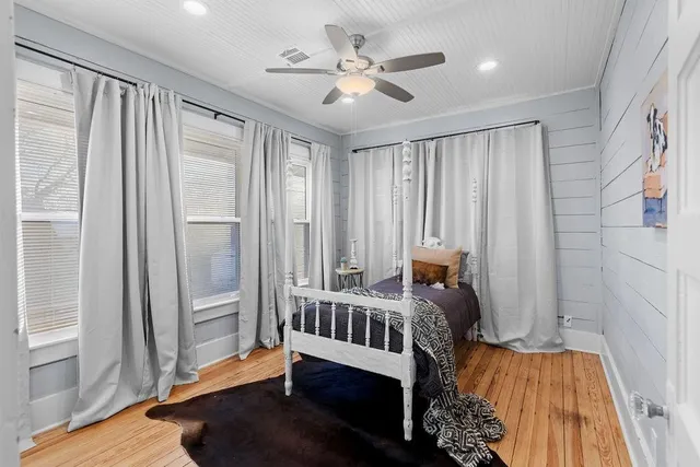 $2,000 | 915 North Center Street, Bonham, TX 75418