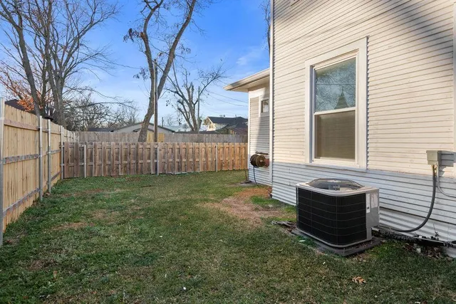 $2,000 | 915 North Center Street, Bonham, TX 75418