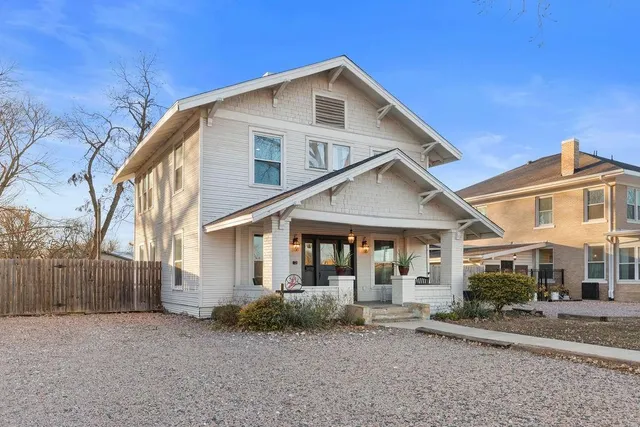 $2,000 | 915 North Center Street, Bonham, TX 75418