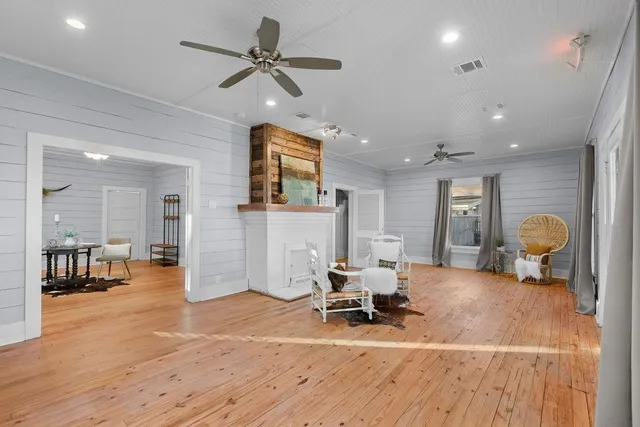 $2,000 | 915 North Center Street, Bonham, TX 75418