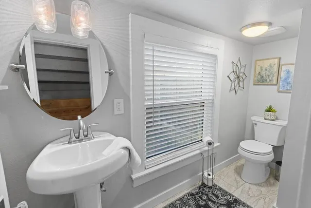 $2,000 | 915 North Center Street, Bonham, TX 75418