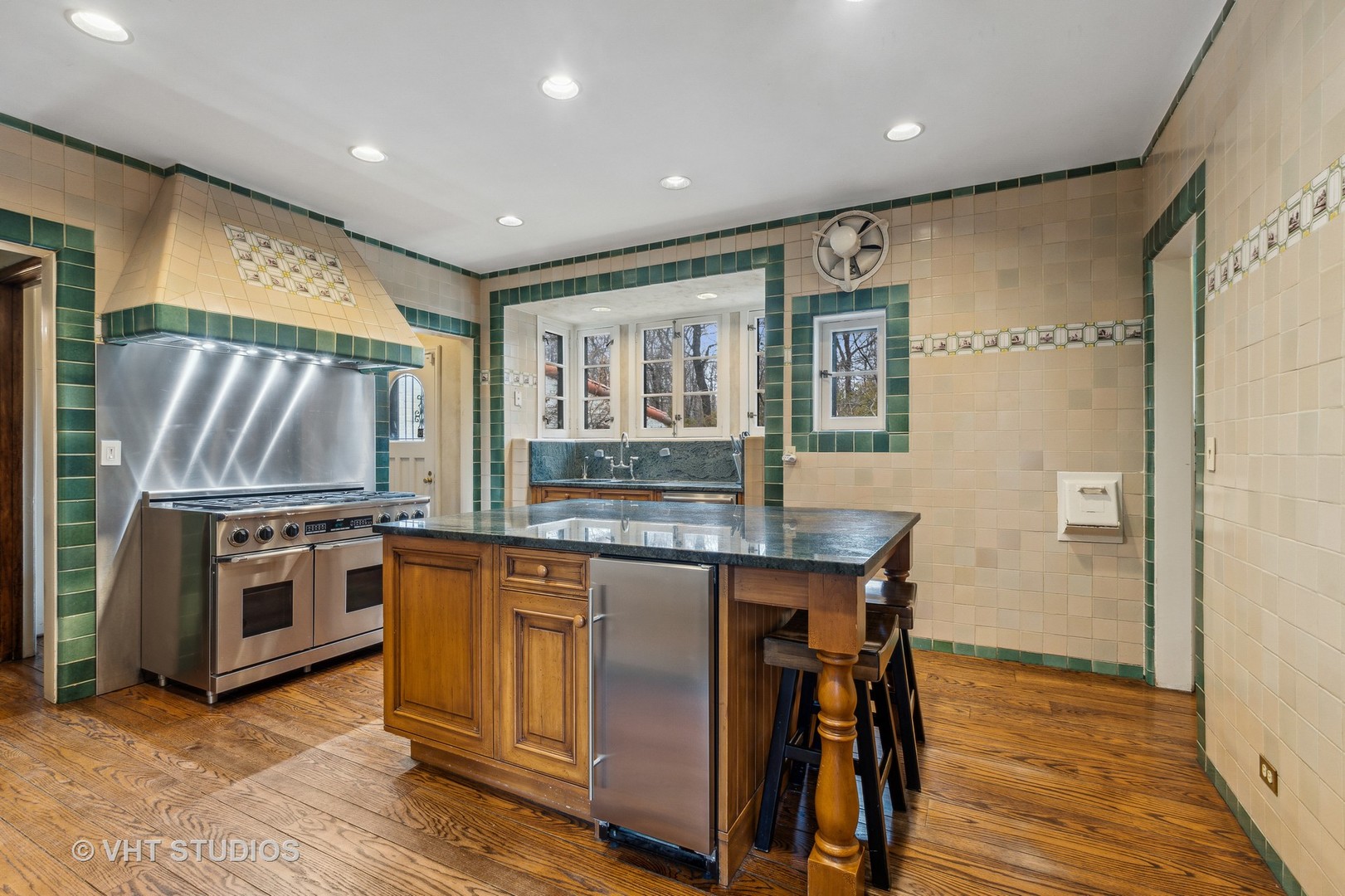1081 Sheridan Road Highland Park, IL 60035 - Photo 18 of 28 a kitchen with stainless steel appliances granite countertop a stove and a refrigerator