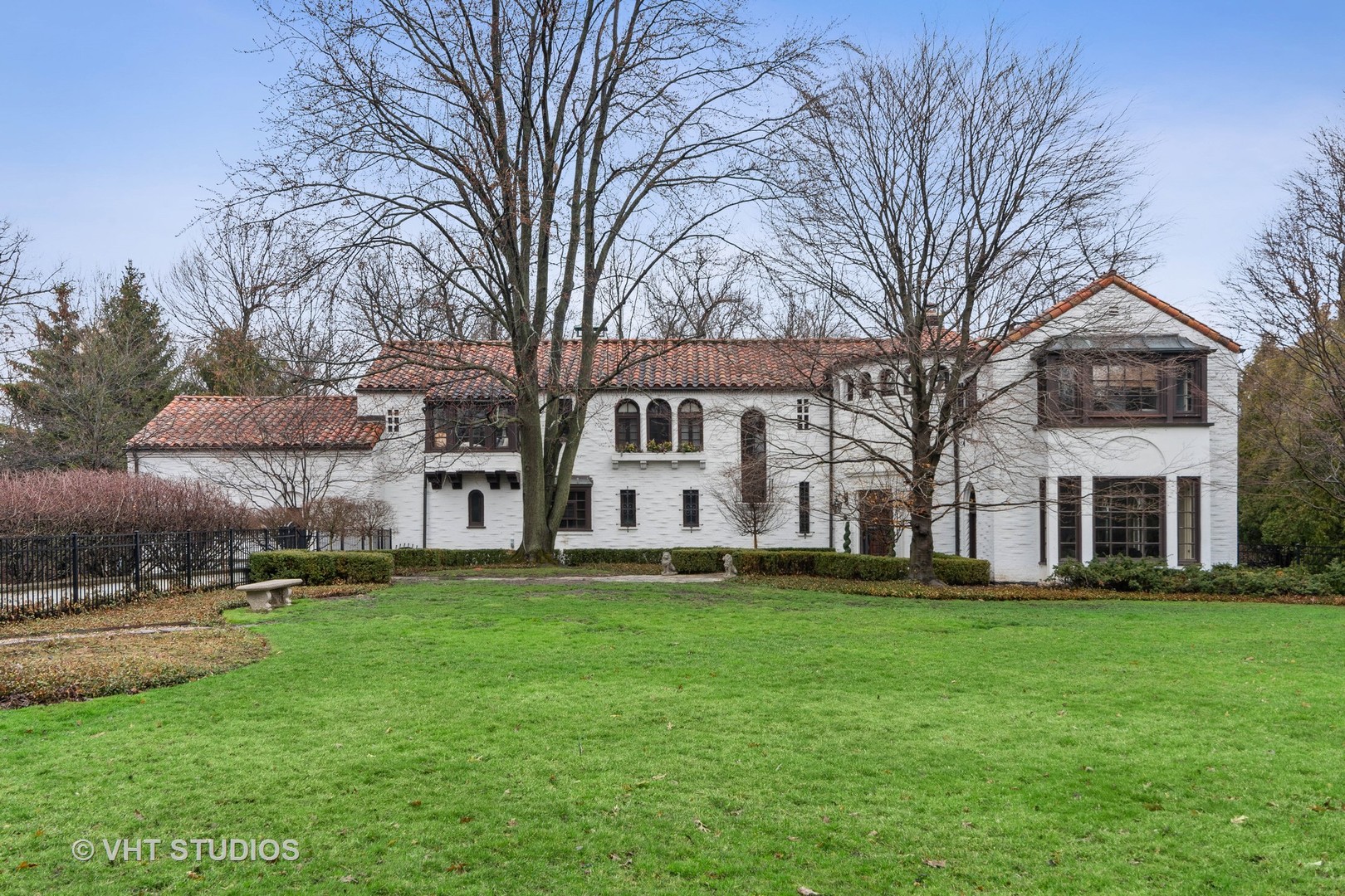 1081 Sheridan Road Highland Park, IL 60035 - Photo 2 of 28 a front view of a building with a garden
