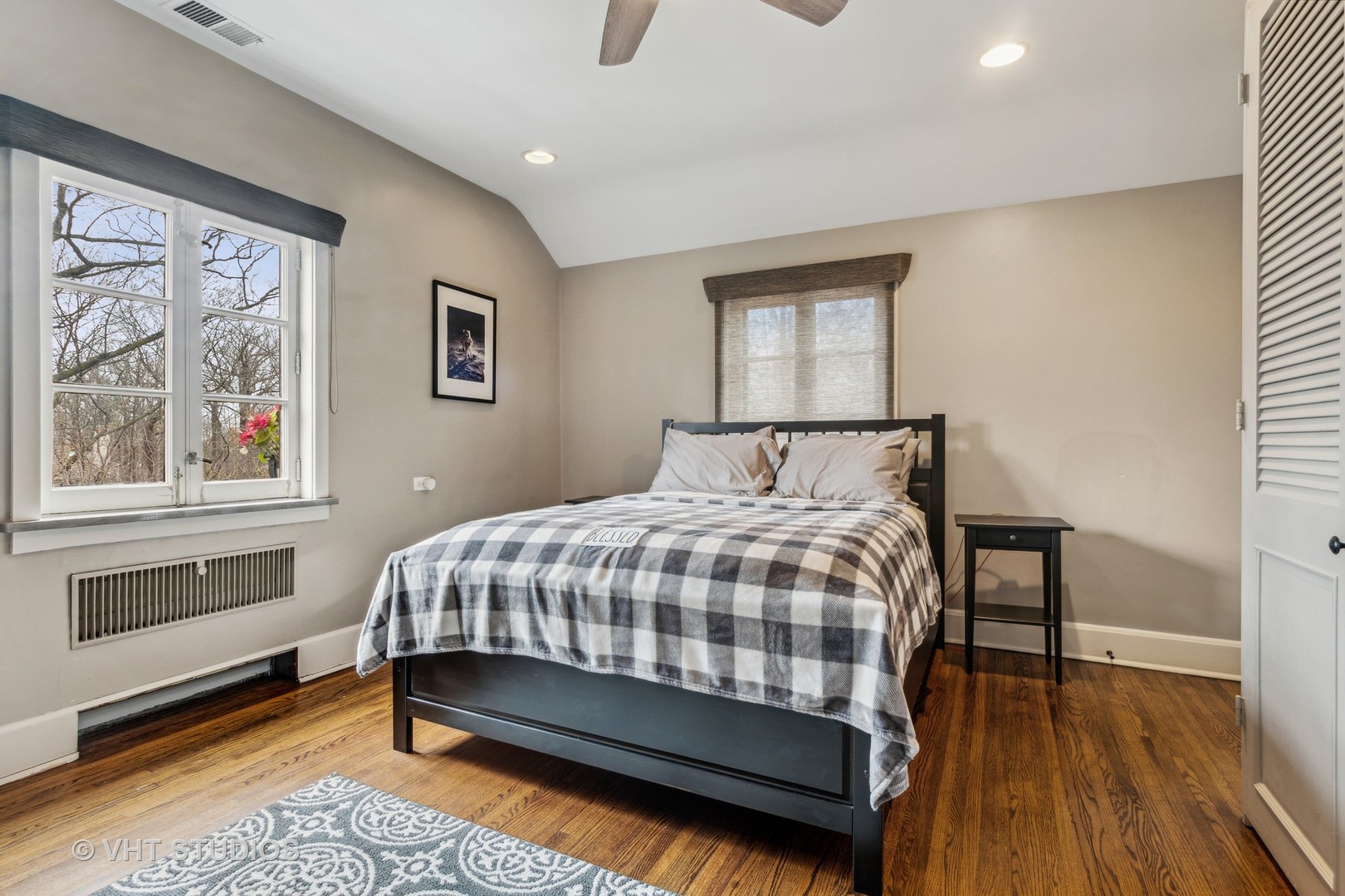 1081 Sheridan Road Highland Park, IL 60035 - Photo 23 of 28 a bedroom with a bed and wooden floor