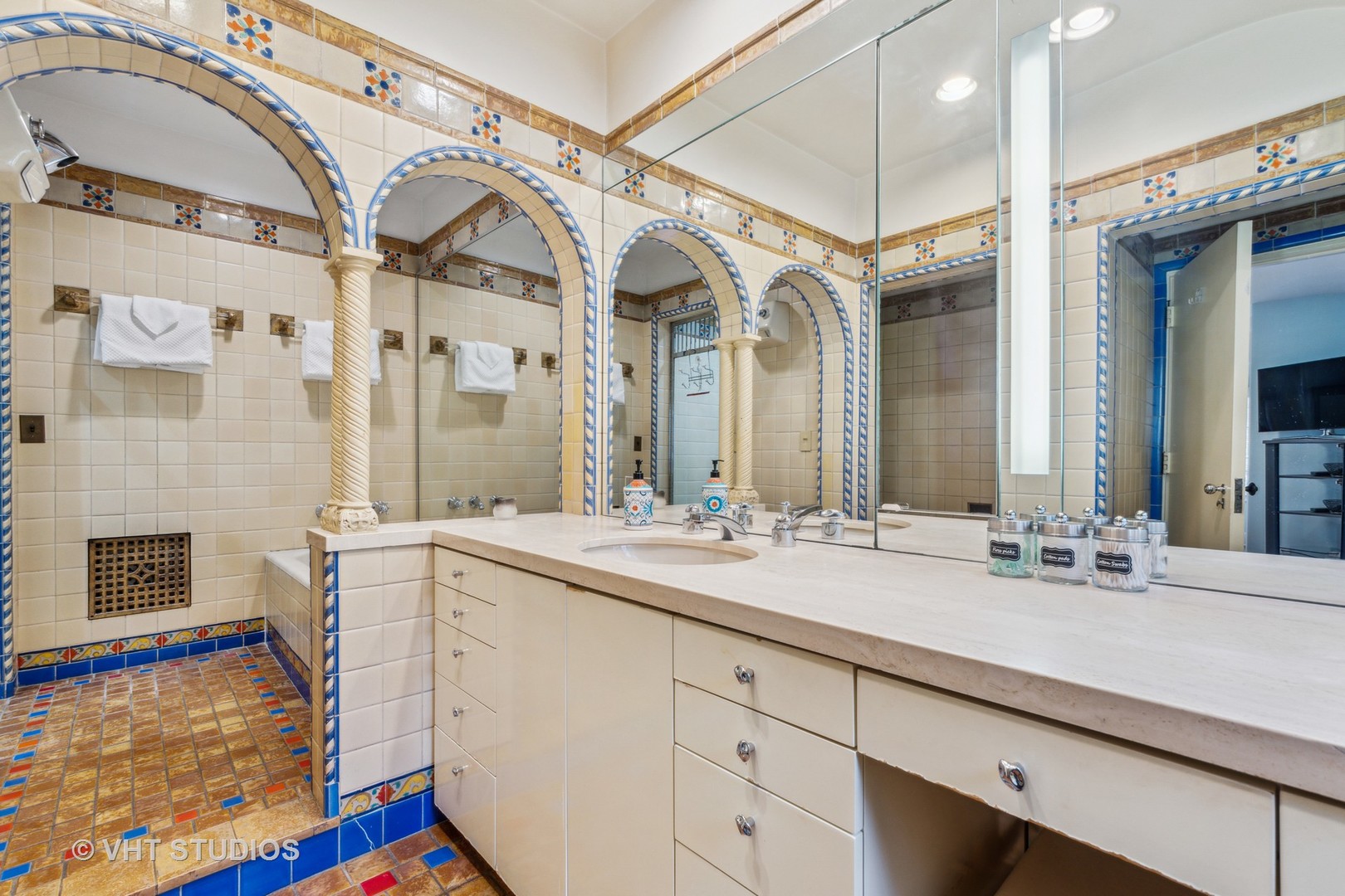 1081 Sheridan Road Highland Park, IL 60035 - Photo 26 of 28 a spacious bathroom with a sink a vanity and a mirror