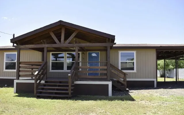 $149,999 | 107 Grant Street, Smyer, TX 79367