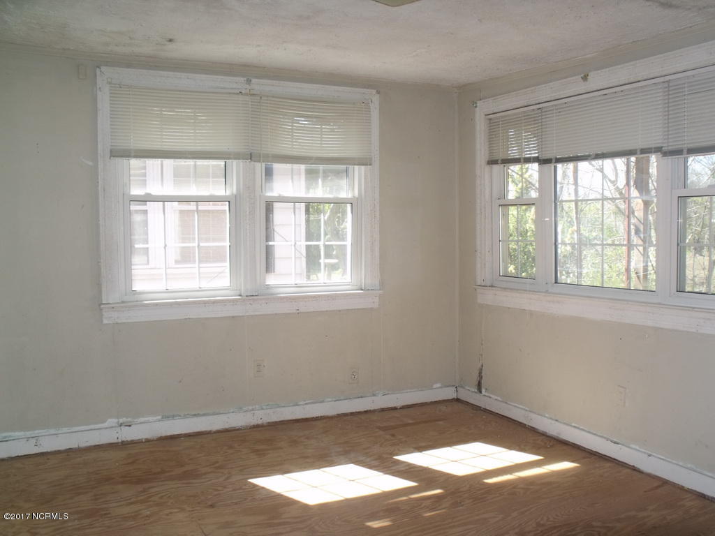53 Ruffin Street Whitakers, NC 27891 - Photo 8 of 11 49 LIVING