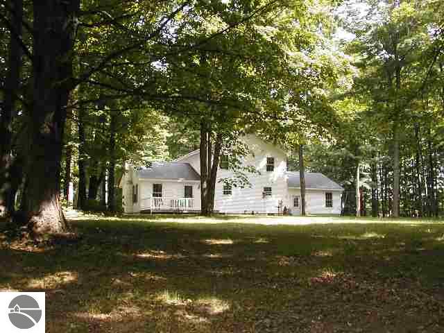 3603 East Long Lake Road Traverse City, MI 49685 - Photo 6 of 15 1694570-5.JPG