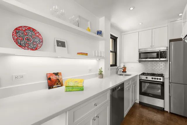 $465,000 | 110 East 36th Street, Unit 9F | Murray Hill