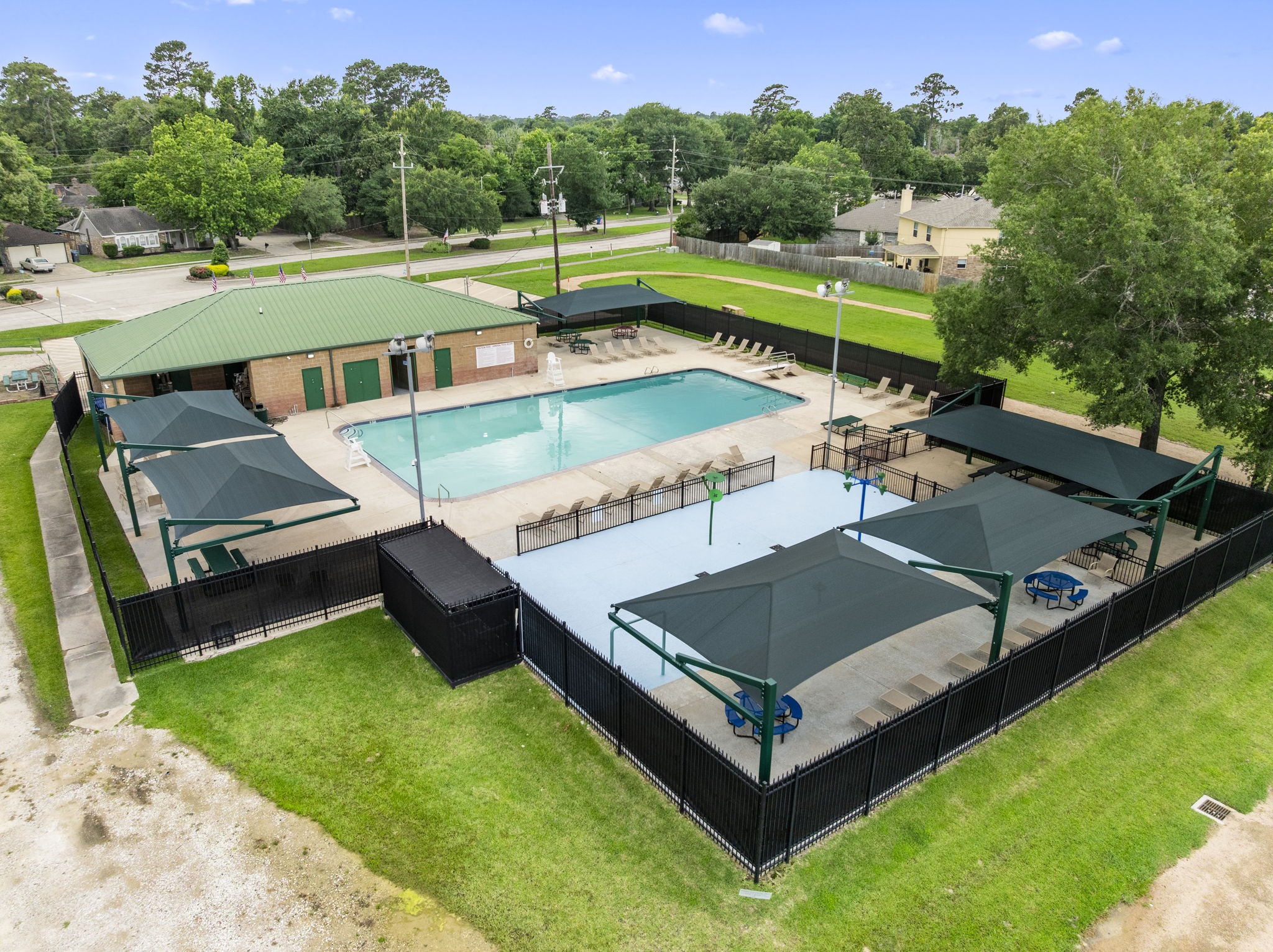 29106 Foxingham Circle Spring, TX 77386 - Photo 43 of 47 a view of a tennis ground with a swimming pool