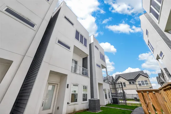 $2,550 | 2114 Engelmohr Street, Unit B, Houston, TX 77054