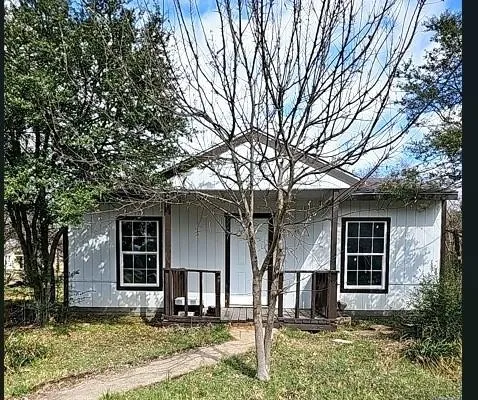 $1,375 | 601 Royal Street, Cleburne, TX 76031