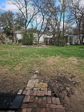 $1,325 | 601 Royal Street, Cleburne, TX 76031